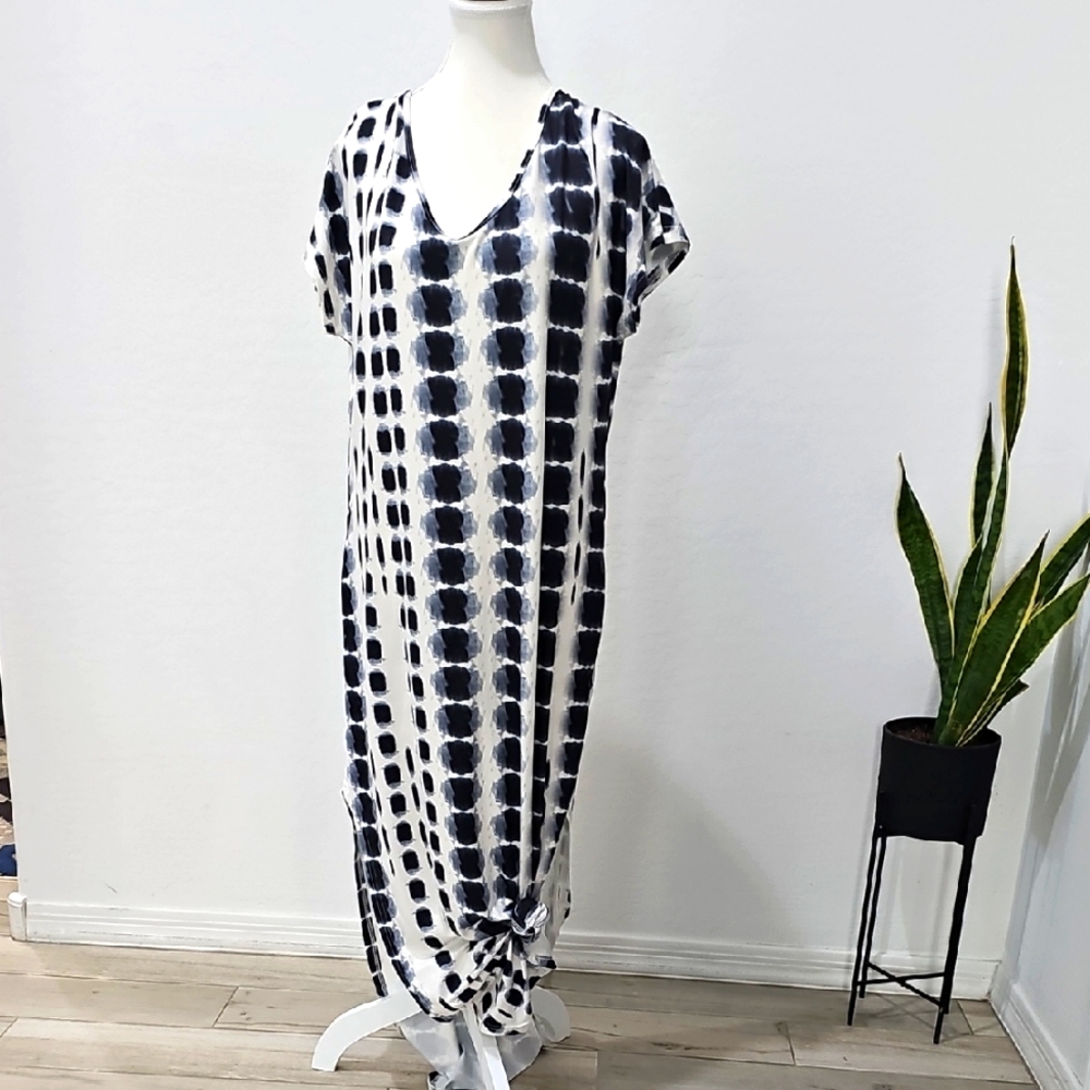Chic Black and White Tie-Dye Maxi Dress (Long and can fit XS-M)